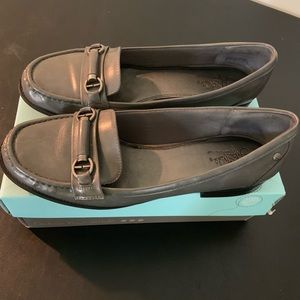 Life Stride grey flats